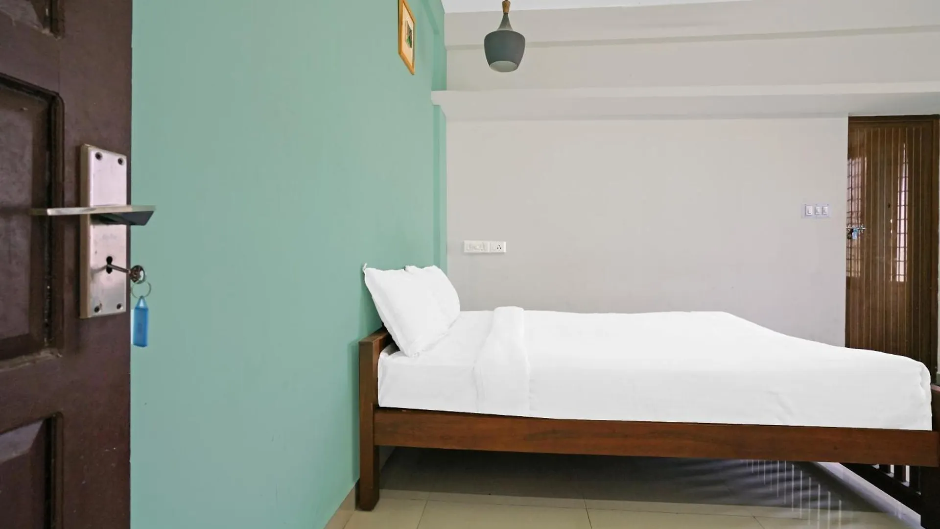 Hotel O Flagship 85805 Majestic Petta Metro Station Kochi