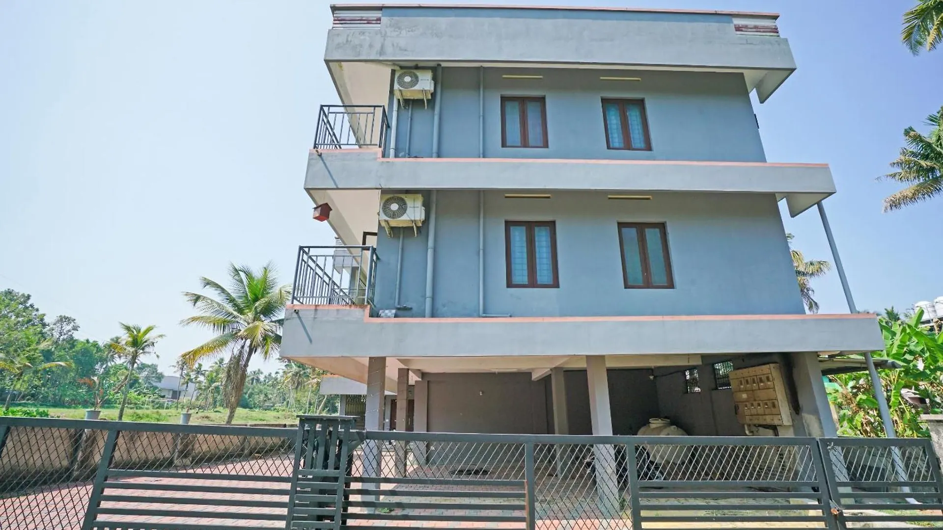 Hotel O Flagship 85805 Majestic Petta Metro Station Kochi